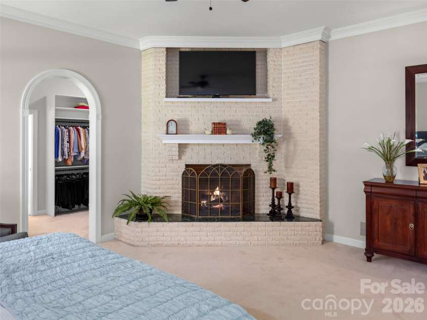 813 Rickel Drive, Hendersonville, NC 28739.  MLS# CAR4382404, YatesRealty ID 25636. 