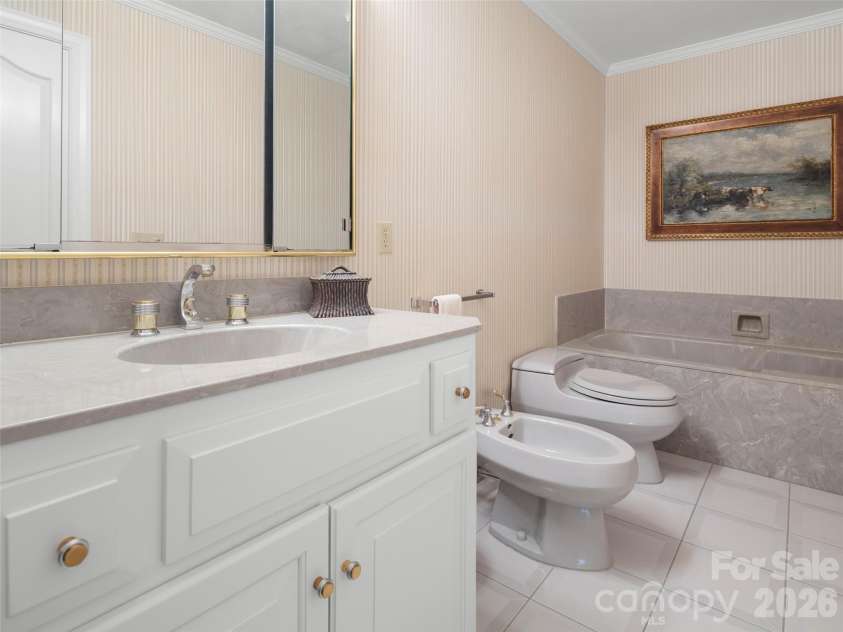 813 Rickel Drive, Hendersonville, NC 28739.  MLS# CAR4382404, YatesRealty ID 25636. 