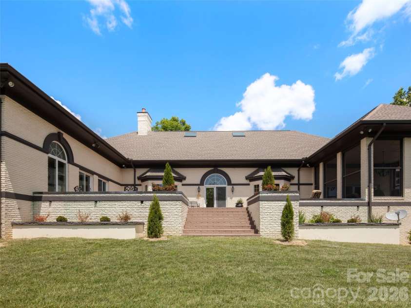 813 Rickel Drive, Hendersonville, NC 28739.  MLS# CAR4382404, YatesRealty ID 25636. 