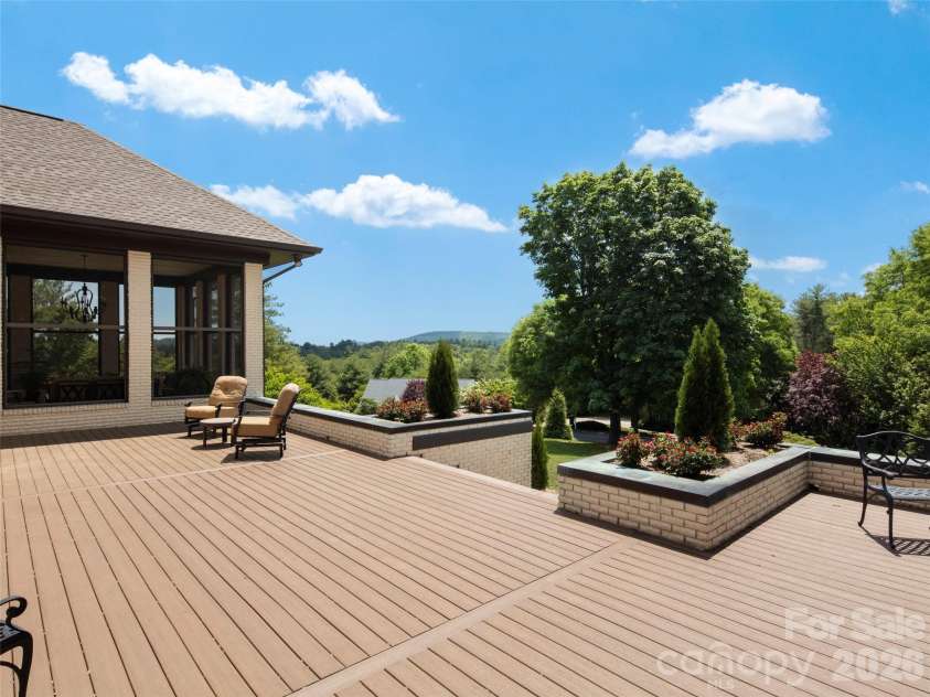 813 Rickel Drive, Hendersonville, NC 28739.  MLS# CAR4382404, YatesRealty ID 25636. 