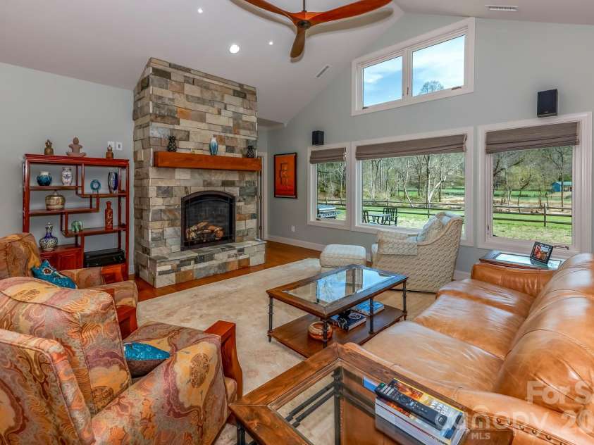 118 McOwenben Pass, Lake Lure, NC 28746.  MLS# CAR4364794, YatesRealty ID 25637. 
