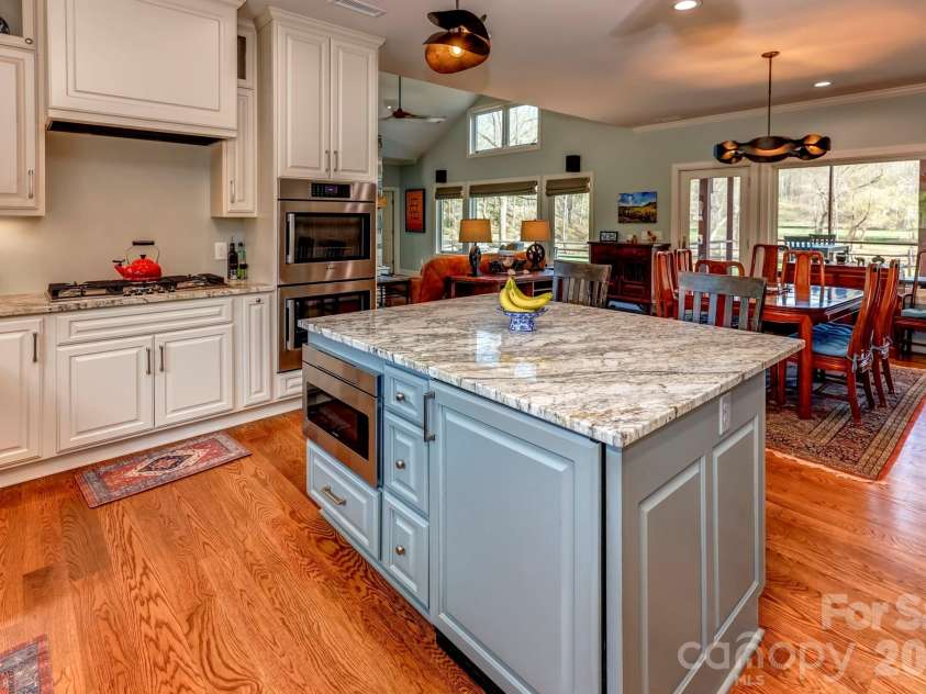 118 McOwenben Pass, Lake Lure, NC 28746.  MLS# CAR4364794, YatesRealty ID 25637. 