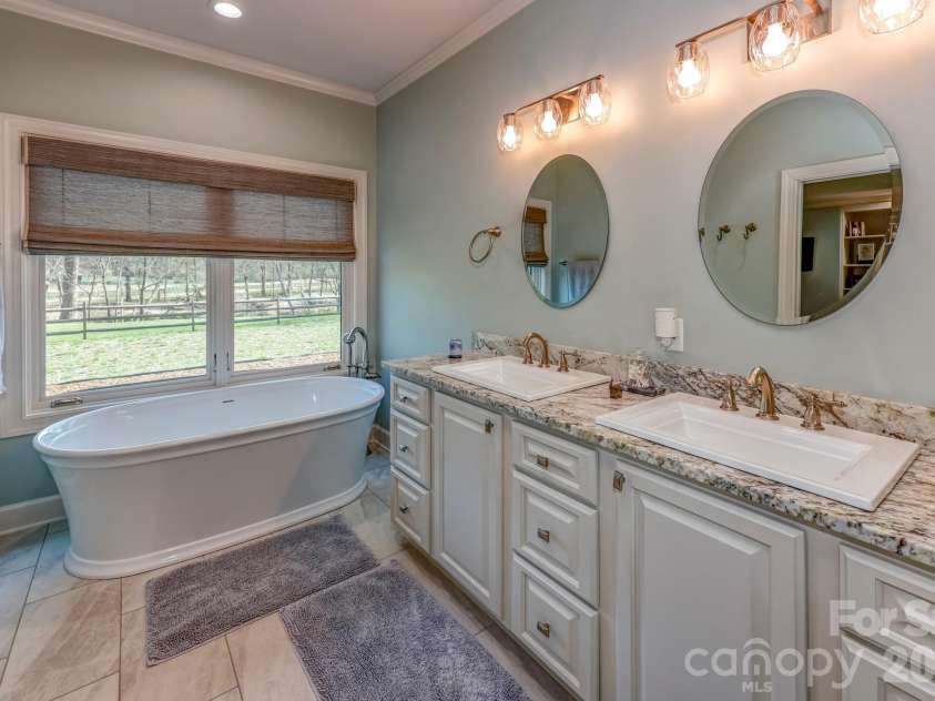 118 McOwenben Pass, Lake Lure, NC 28746.  MLS# CAR4364794, YatesRealty ID 25637. 
