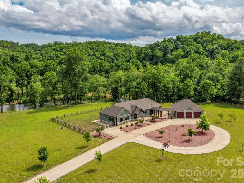 118 McOwenben Pass, Lake Lure, NC 28746.  MLS# CAR4364794, YatesRealty ID 25637. 