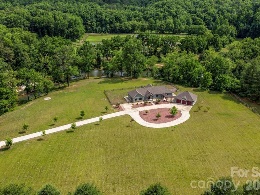 118 McOwenben Pass, Lake Lure, NC 28746.  MLS# CAR4364794, YatesRealty ID 25637. 