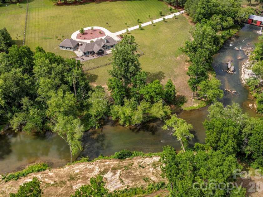 118 McOwenben Pass, Lake Lure, NC 28746.  MLS# CAR4364794, YatesRealty ID 25637. 