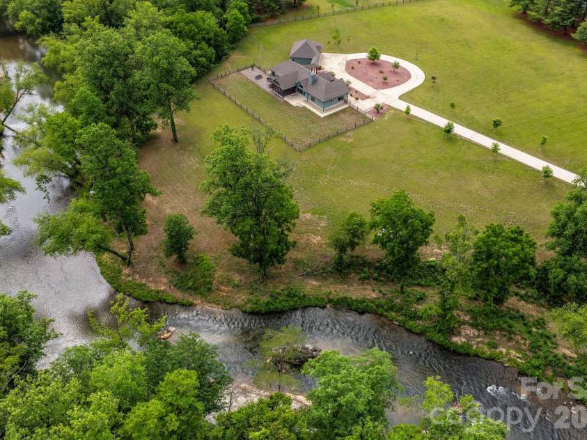 118 McOwenben Pass, Lake Lure, NC 28746.  MLS# CAR4364794, YatesRealty ID 25637. 