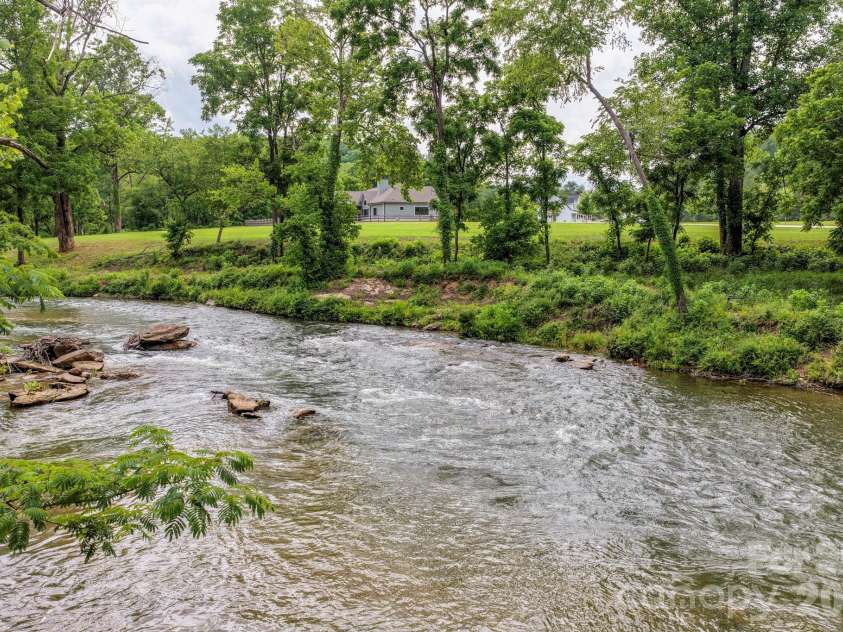 118 McOwenben Pass, Lake Lure, NC 28746.  MLS# CAR4364794, YatesRealty ID 25637. 