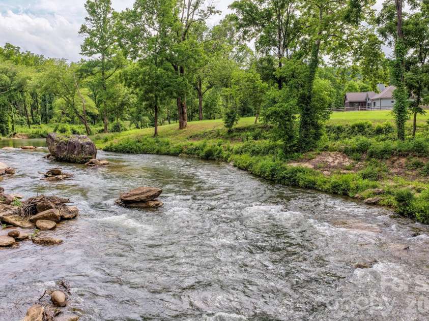 118 McOwenben Pass, Lake Lure, NC 28746.  MLS# CAR4364794, YatesRealty ID 25637. 