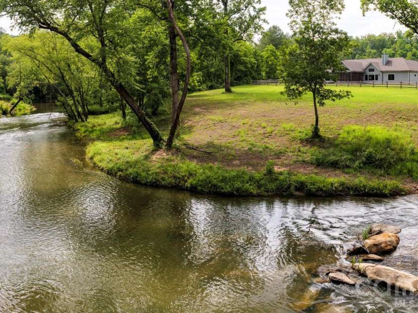 118 McOwenben Pass, Lake Lure, NC 28746.  MLS# CAR4364794, YatesRealty ID 25637. 