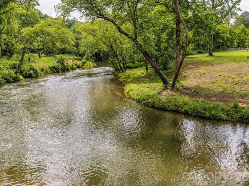 118 McOwenben Pass, Lake Lure, NC 28746.  MLS# CAR4364794, YatesRealty ID 25637. 
