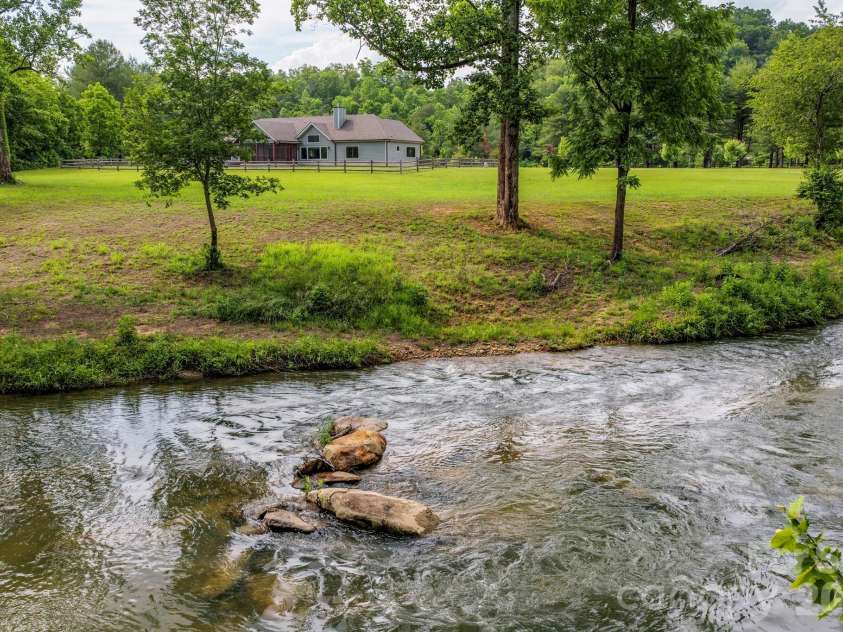 118 McOwenben Pass, Lake Lure, NC 28746.  MLS# CAR4364794, YatesRealty ID 25637. 