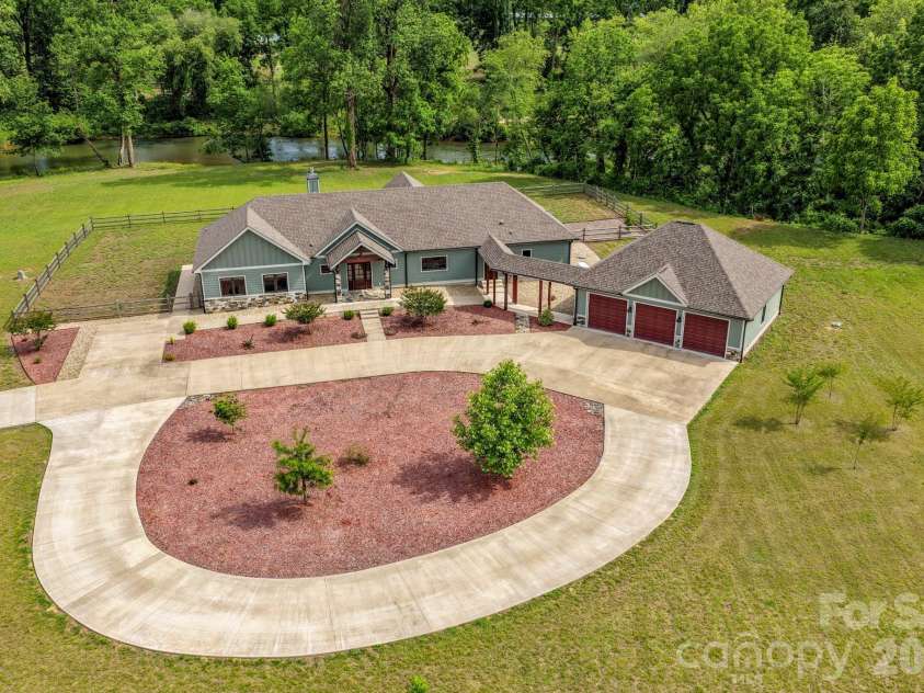 118 McOwenben Pass, Lake Lure, NC 28746.  MLS# CAR4364794, YatesRealty ID 25637. 