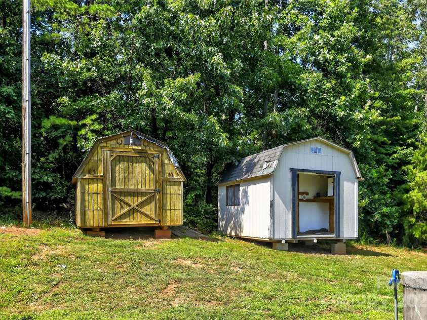 143 Diamond Cove, Nebo, NC 28761.  MLS# CAR4279762, YatesRealty ID 25637. White outbuilding stays