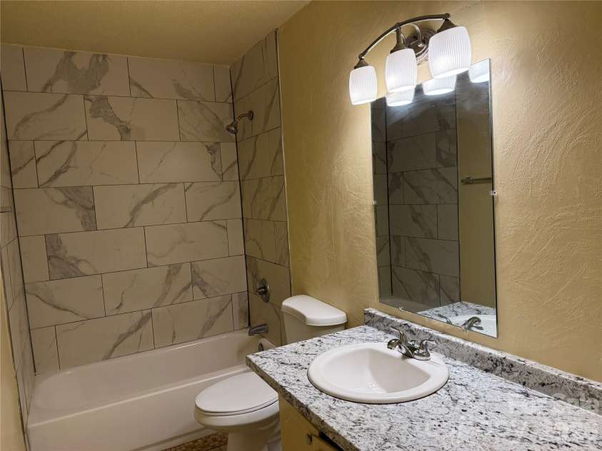 4101 Foxford Place, Charlotte, NC 28215.  MLS# CAR4380897, YatesRealty ID 25638. 