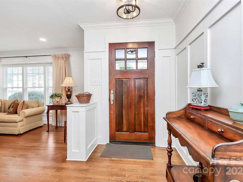 427 Lansdowne Road, Charlotte, NC 28270.  MLS# CAR4278701, YatesRealty ID 25638. 