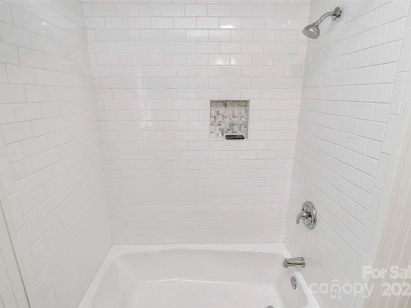 427 Lansdowne Road, Charlotte, NC 28270.  MLS# CAR4278701, YatesRealty ID 25638. 