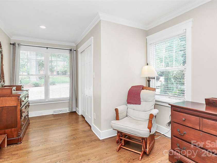 427 Lansdowne Road, Charlotte, NC 28270.  MLS# CAR4278701, YatesRealty ID 25638. 