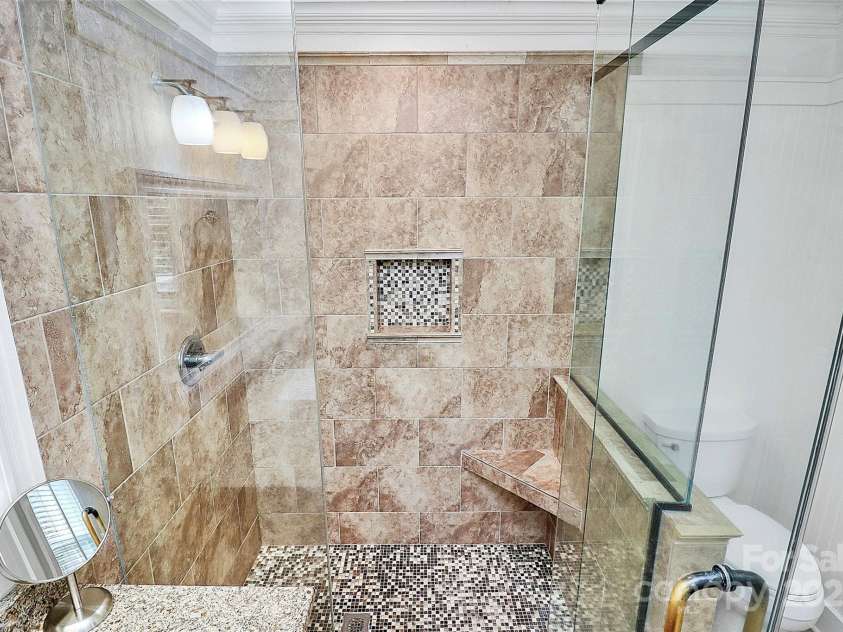 427 Lansdowne Road, Charlotte, NC 28270.  MLS# CAR4278701, YatesRealty ID 25638. 