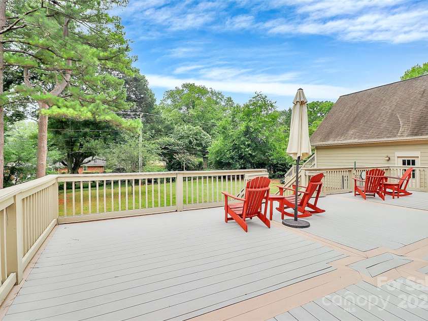 427 Lansdowne Road, Charlotte, NC 28270.  MLS# CAR4278701, YatesRealty ID 25638. 
