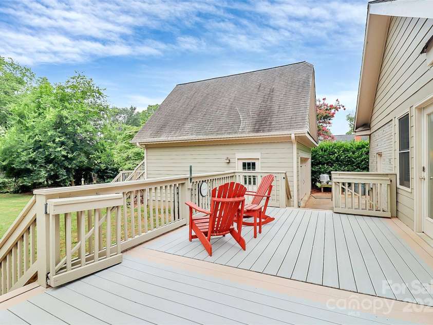 427 Lansdowne Road, Charlotte, NC 28270.  MLS# CAR4278701, YatesRealty ID 25638. 