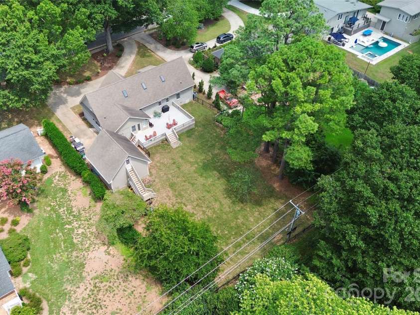427 Lansdowne Road, Charlotte, NC 28270.  MLS# CAR4278701, YatesRealty ID 25638. 