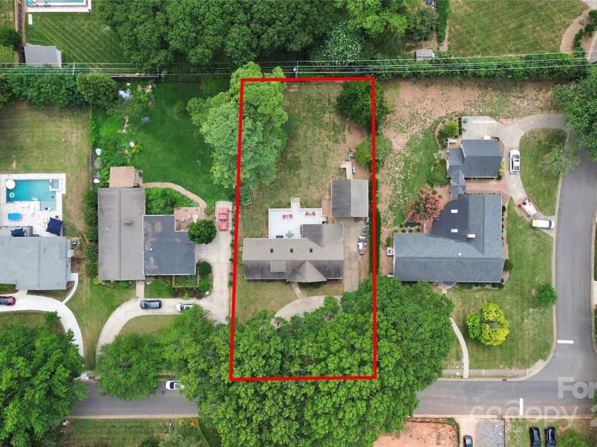 427 Lansdowne Road, Charlotte, NC 28270.  MLS# CAR4278701, YatesRealty ID 25638. 