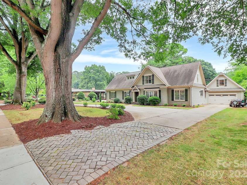 427 Lansdowne Road, Charlotte, NC 28270.  MLS# CAR4278701, YatesRealty ID 25638. 