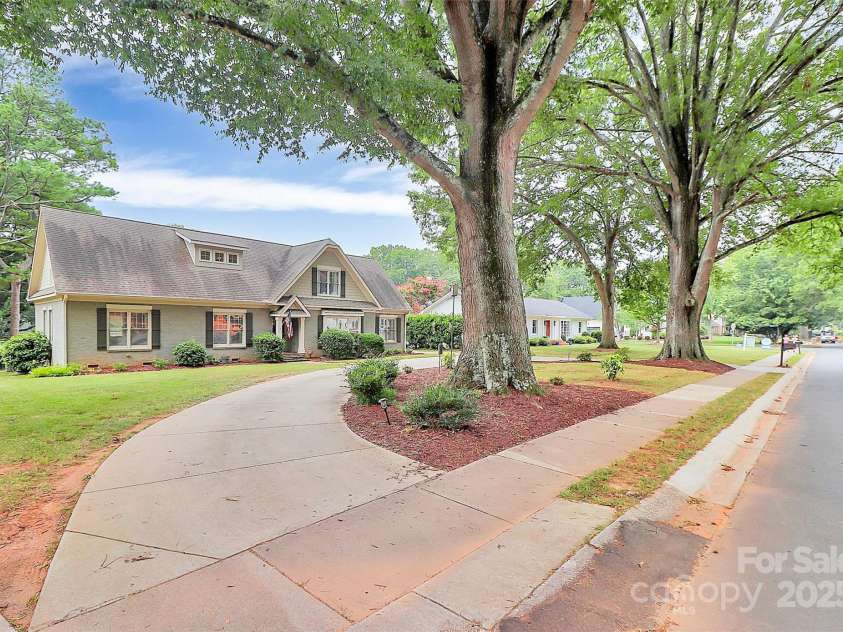 427 Lansdowne Road, Charlotte, NC 28270.  MLS# CAR4278701, YatesRealty ID 25638. Circular driveway! These gorgeous oaks are maintained by the city!