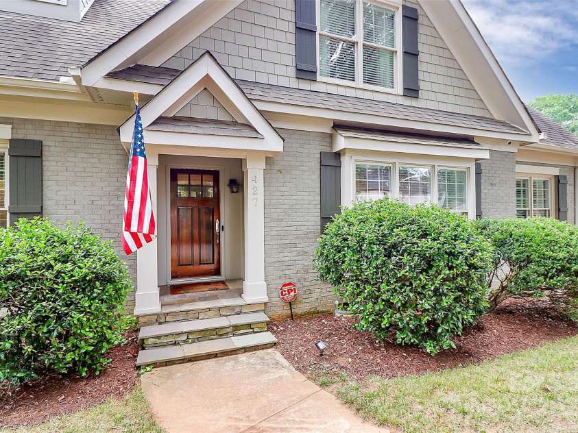 427 Lansdowne Road, Charlotte, NC 28270.  MLS# CAR4278701, YatesRealty ID 25638. Cute curb appeal!