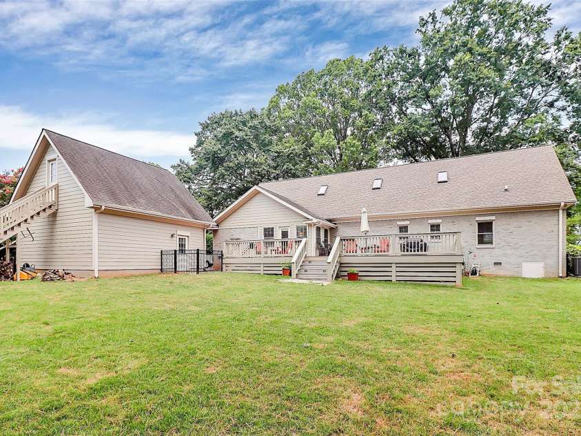 427 Lansdowne Road, Charlotte, NC 28270.  MLS# CAR4278701, YatesRealty ID 25638. Don't miss the huge storage space at the top of the garage stairs!