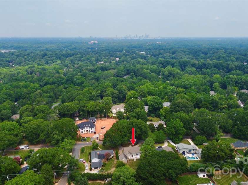 427 Lansdowne Road, Charlotte, NC 28270.  MLS# CAR4278701, YatesRealty ID 25638. Lansdowne is centrally located and convenient to everything!