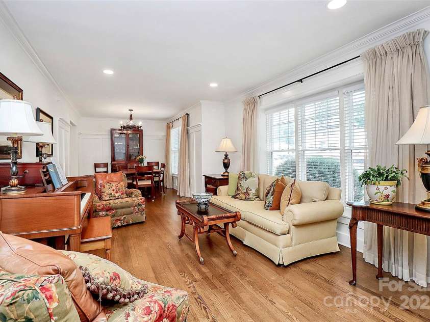 427 Lansdowne Road, Charlotte, NC 28270.  MLS# CAR4278701, YatesRealty ID 25638. Living room with beautiful moldings!