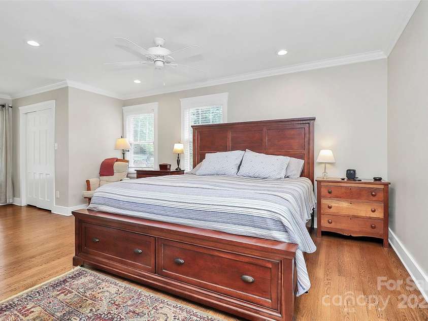 427 Lansdowne Road, Charlotte, NC 28270.  MLS# CAR4278701, YatesRealty ID 25638. Spacious primary bedroom!