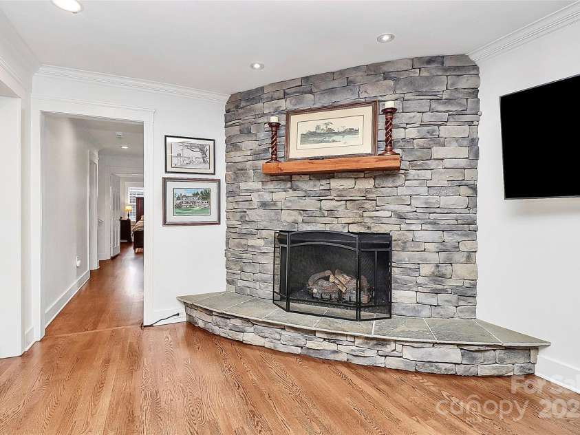 427 Lansdowne Road, Charlotte, NC 28270.  MLS# CAR4278701, YatesRealty ID 25638. Wonderful fireplace with gas logs!