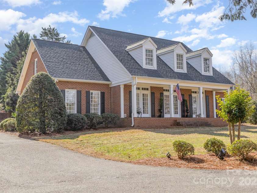 2968 Robinwood Road, Gastonia, NC 28054.  MLS# CAR4223522, YatesRealty ID 2564. 