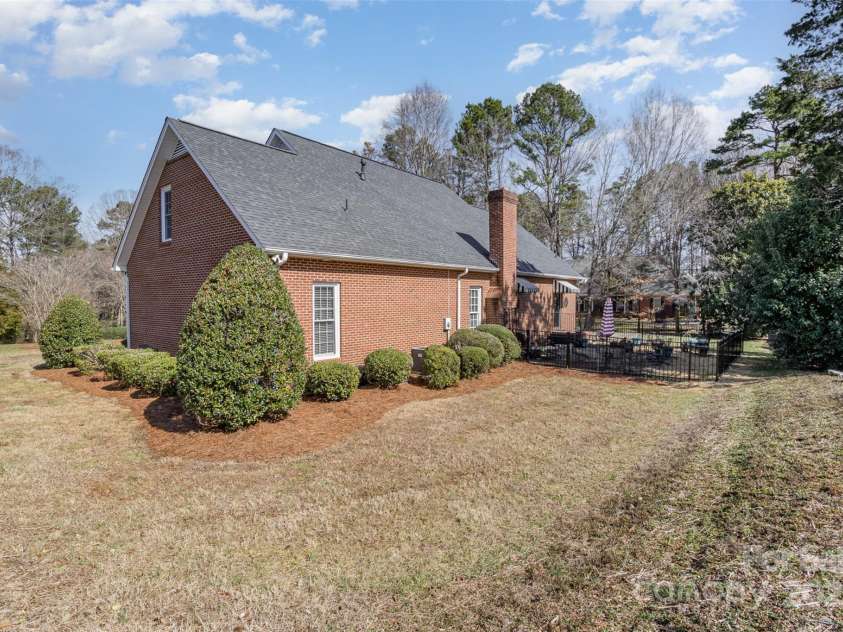 2968 Robinwood Road, Gastonia, NC 28054.  MLS# CAR4223522, YatesRealty ID 2564. 