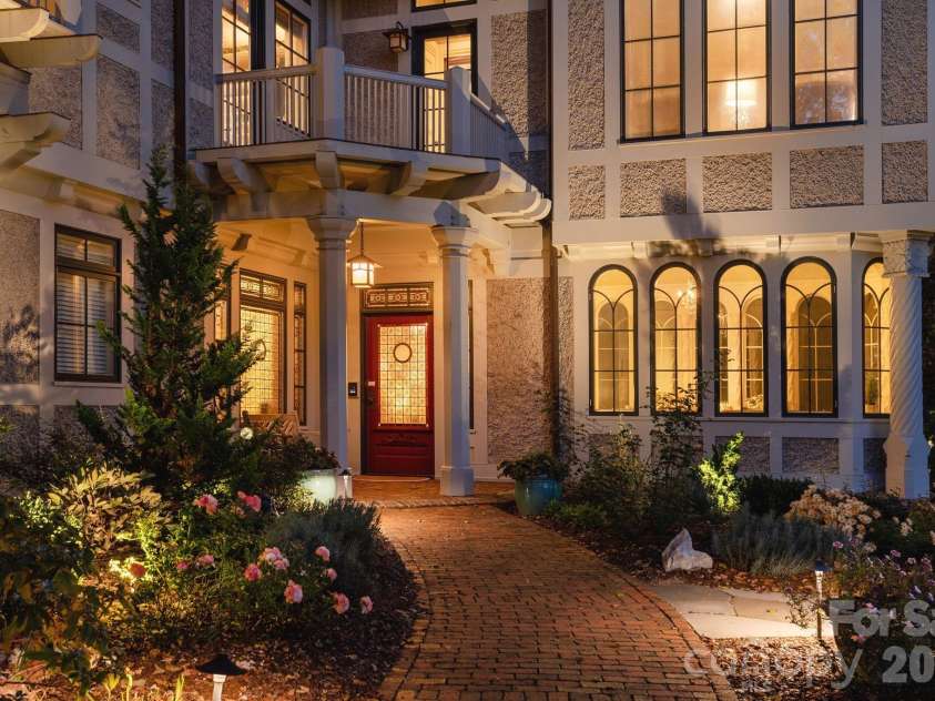 8 Fairway Place, Asheville, NC 28803.  MLS# CAR4245541, YatesRealty ID 2564. Beautiful entrance