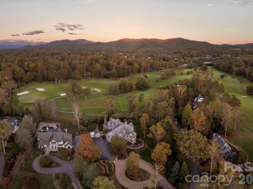 8 Fairway Place, Asheville, NC 28803.  MLS# CAR4245541, YatesRealty ID 2564. Beautiful golf course views