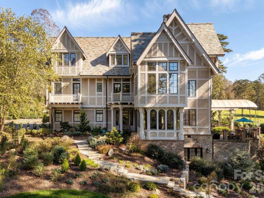 8 Fairway Place, Asheville, NC 28803.  MLS# CAR4245541, YatesRealty ID 2564. Bright with plenty of light. Overlooking the 7th fairways of Biltmore Forest Country Club. Magnificent stone walls encircling the gardens