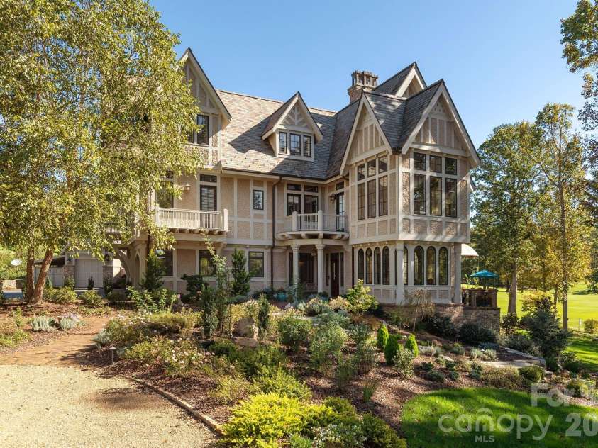 8 Fairway Place, Asheville, NC 28803.  MLS# CAR4245541, YatesRealty ID 2564. Grand front entrance