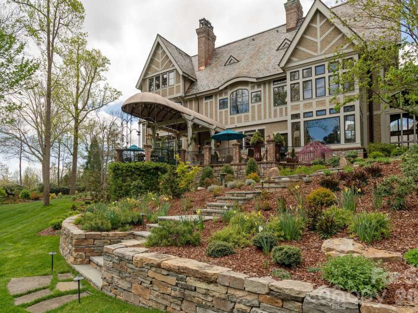 8 Fairway Place, Asheville, NC 28803.  MLS# CAR4245541, YatesRealty ID 2564. The stone retaining walls are all stone, no concrete.