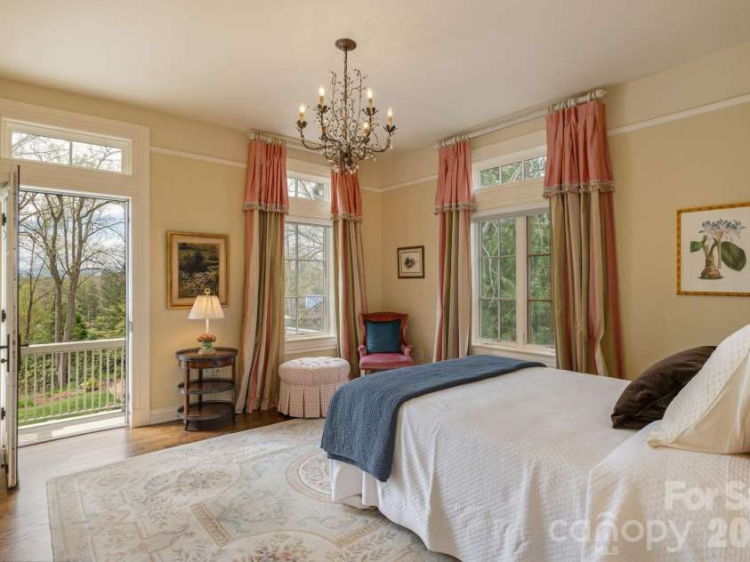 8 Fairway Place, Asheville, NC 28803.  MLS# CAR4245541, YatesRealty ID 2564. Third en-suite bedroom.