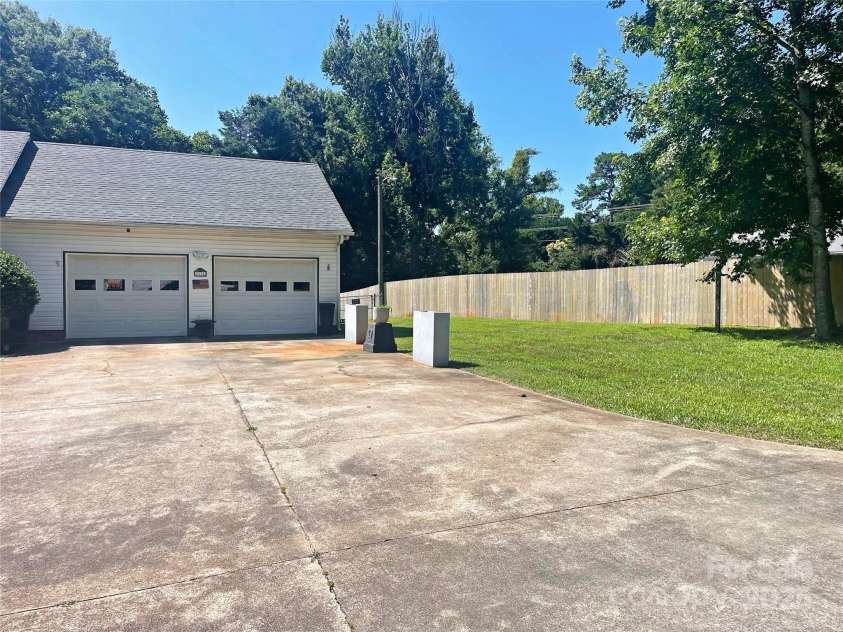 2174 Eastview Road, Rock Hill, SC 29732.  MLS# CAR4273630, YatesRealty ID 25640. 