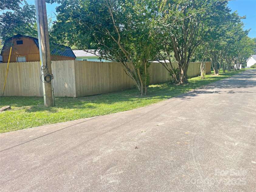 2174 Eastview Road, Rock Hill, SC 29732.  MLS# CAR4273630, YatesRealty ID 25640. 