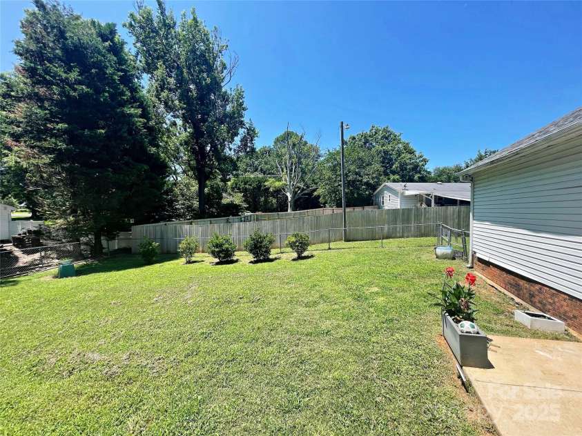 2174 Eastview Road, Rock Hill, SC 29732.  MLS# CAR4273630, YatesRealty ID 25640. 