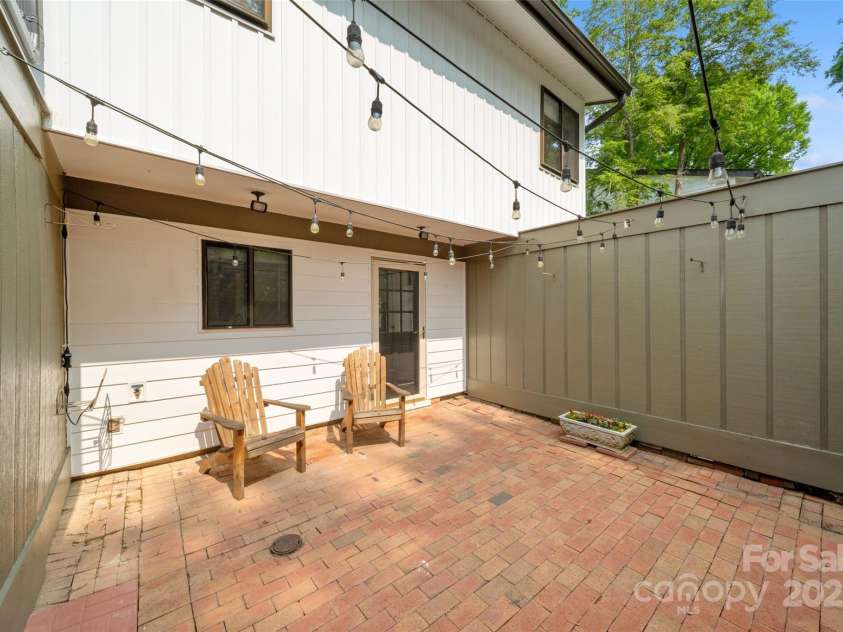 3737 Winding Creek Lane, Charlotte, NC 28226.  MLS# CAR4266288, YatesRealty ID 25641. 