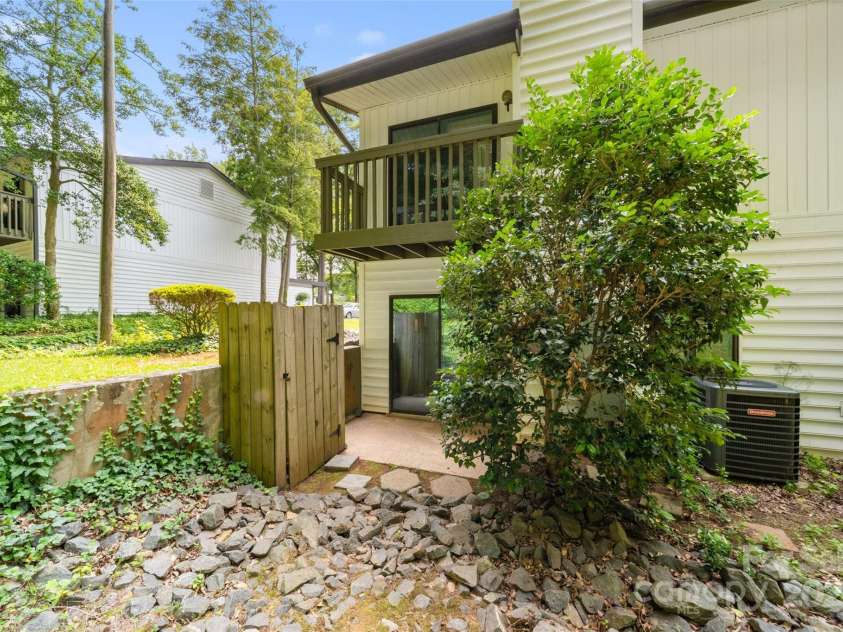 3737 Winding Creek Lane, Charlotte, NC 28226.  MLS# CAR4266288, YatesRealty ID 25641. 