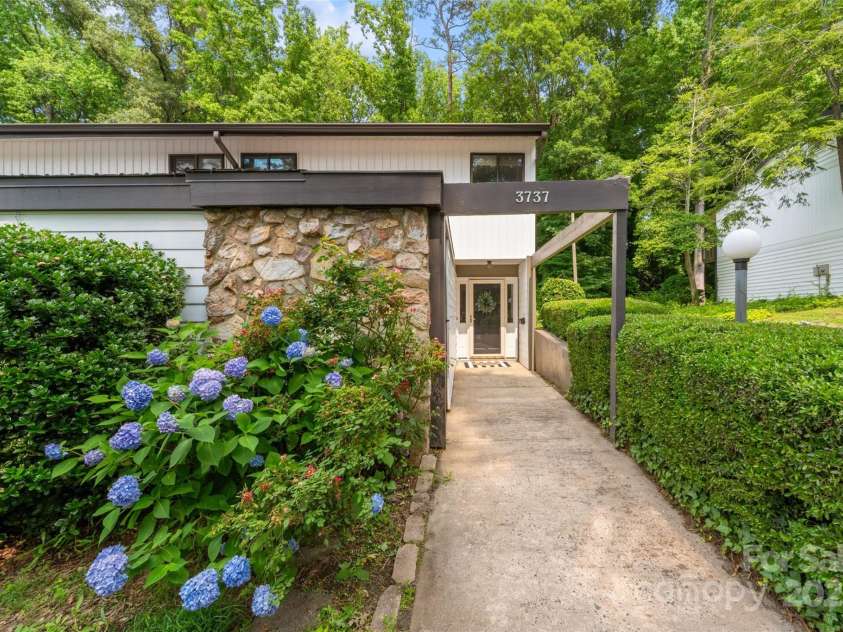 3737 Winding Creek Lane, Charlotte, NC 28226.  MLS# CAR4266288, YatesRealty ID 25641. 