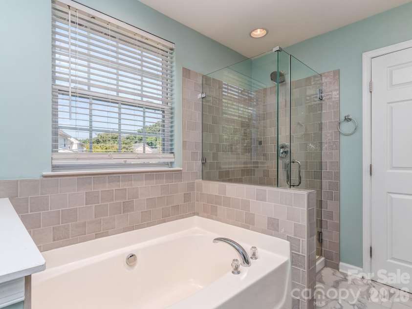5922 Union Pacific Avenue, Charlotte, NC 28210.  MLS# CAR4341974, YatesRealty ID 25641. Updated primary bath